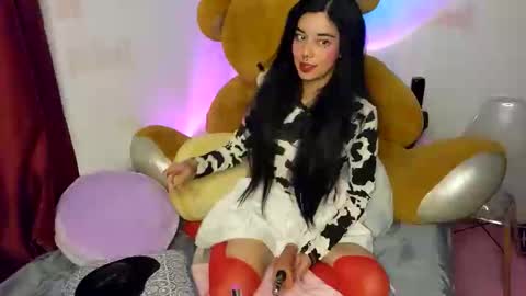 Snapshot of alicekingdom chatting on 11/21/25, 12:32 Alicekingdom online show from 11/21/25, 12:32