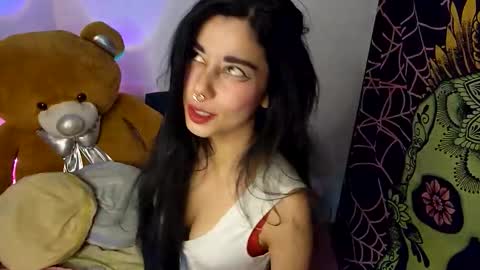 Snapshot of alicekingdom chatting on 11/29/25, 12:24 Alicekingdom online show from 11/29/25, 12:24