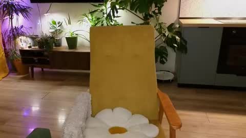 Snapshot of alicekingsleigh chatting on 02/22/25, 06:30 AliceKingsleigh online show from 02/22/25, 06:30