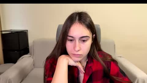 Snapshot of alicekollt chatting on 12/01/25, 12:43 alicekollt online show from 12/01/25, 12:43