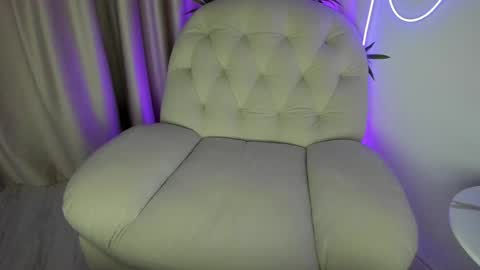 Snapshot of alicelevine chatting on 11/19/25, 05:18 AliceLevine online show from 11/19/25, 05:18