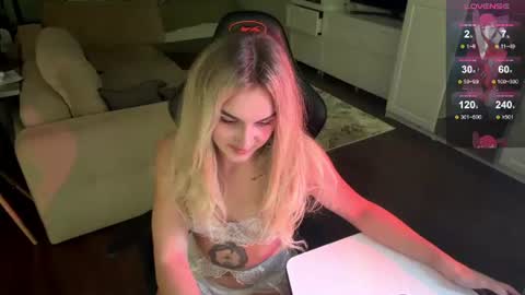 Snapshot of alicelly_rice chatting on 07/28/26, 02:13 Alicelly online show from 07/28/26, 02:13