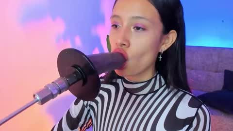 Snapshot of alicemoon__ chatting on 12/20/25, 10:00 Alicee online show from 12/20/25, 10:00