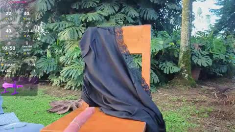 Snapshot of alicemrtnzz chatting on 10/27/25, 10:25 alicemrtnzz online show from 10/27/25, 10:25