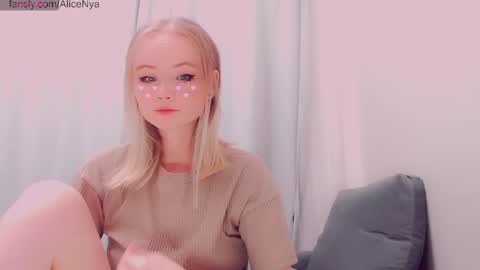 Snapshot of alicenya chatting on 12/15/25, 04:28 Alice online show from 12/15/25, 04:28