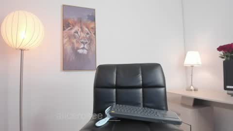 alicerosee___ online show from 06/24/26, 11:04