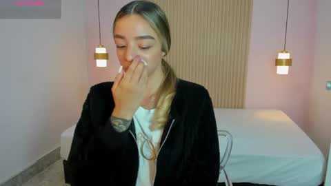 Snapshot of aliceross1 chatting on 06/11/26, 02:53 AliceRoss online show from 06/11/26, 02:53