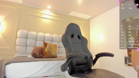          online show from 03/25/26, 01:39