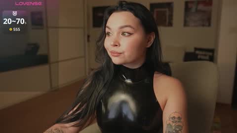 Snapshot of alicesweetlove chatting on 11/04/25, 12:21 Alice online show from 11/04/25, 12:21