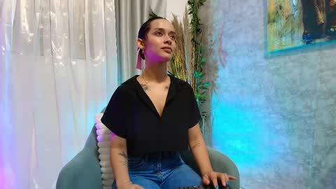 Snapshot of alicia__kiss chatting on 05/15/26, 01:29 Salome online show from 05/15/26, 01:29