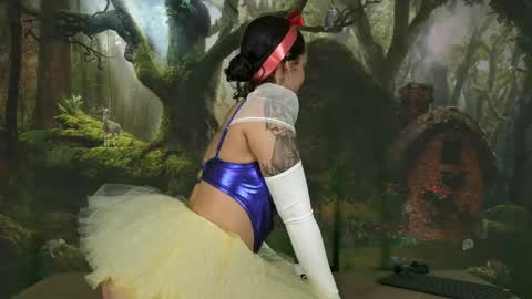 Snapshot of alicia__kiss chatting on 05/20/26, 02:12 Salome online show from 05/20/26, 02:12