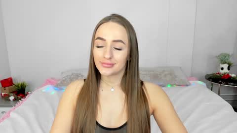 Snapshot of alicia_edwards chatting on 01/13/25, 01:56 Mia online show from 01/13/25, 01:56