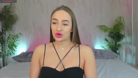 Snapshot of alicia_edwards chatting on 02/11/25, 01:52 Mia online show from 02/11/25, 01:52