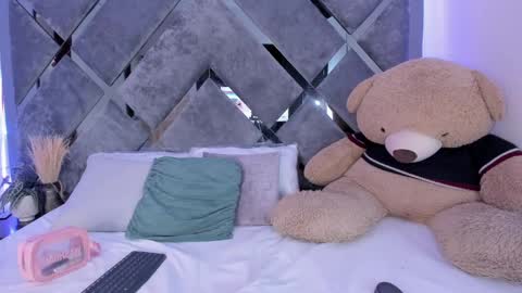 Snapshot of alicia_jerez1 chatting on 01/17/25, 01:35 Alice online show from 01/17/25, 01:35