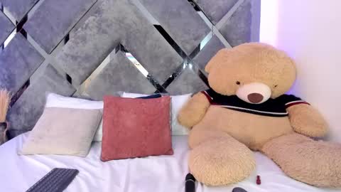 Snapshot of alicia_jerez1 chatting on 02/02/25, 04:00 Alice online show from 02/02/25, 04:00