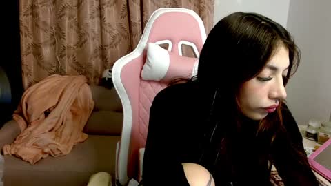 Snapshot of alicia_key_ chatting on 12/16/24, 04:34 ALICIA online show from 12/16/24, 04:34