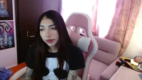 Snapshot of alicia_key_ chatting on 10/03/25, 06:38 ALICIA online show from 10/03/25, 06:38