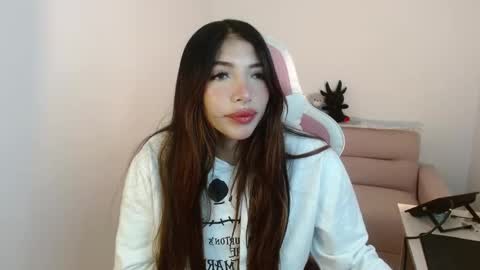 Snapshot of alicia_key_ chatting on 11/10/25, 06:01 ALICIA online show from 11/10/25, 06:01