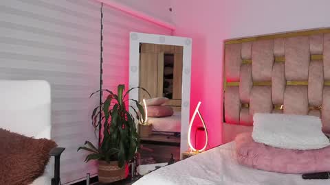 Alicia Lang online show from 02/01/25, 12:29