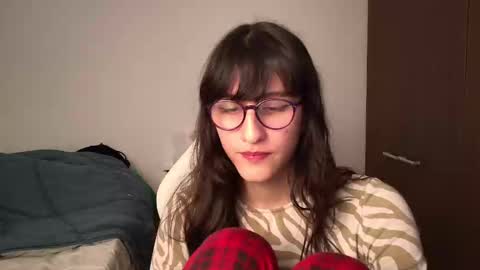 Snapshot of alicia_love29 chatting on 12/11/24, 12:12 Alice online show from 12/11/24, 12:12