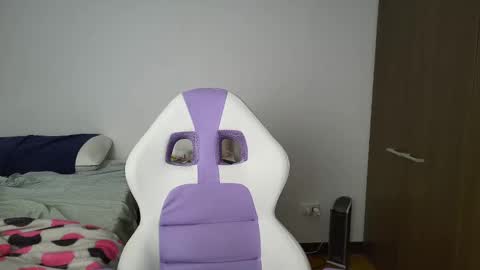 Snapshot of alicia_love29 chatting on 12/20/24, 10:43 Alice online show from 12/20/24, 10:43