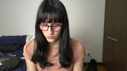 Snapshot of alicia_love29 chatting on 01/10/25, 01:10 Alice online show from 01/10/25, 01:10