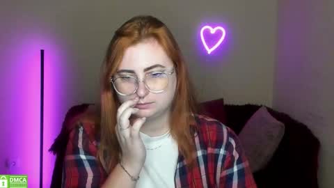 Snapshot of alicia_side_red chatting on 09/11/25, 05:29 Alicia online show from 09/11/25, 05:29