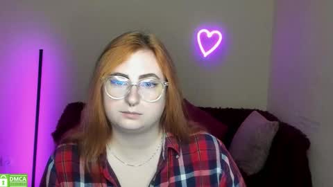 Snapshot of alicia_side_red chatting on 09/19/25, 05:42 Alicia online show from 09/19/25, 05:42