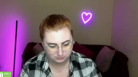 Snapshot of alicia_side_red chatting on 09/21/25, 05:31 Alicia online show from 09/21/25, 05:31