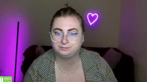 Snapshot of alicia_side_red chatting on 09/23/25, 05:32 Alicia online show from 09/23/25, 05:32