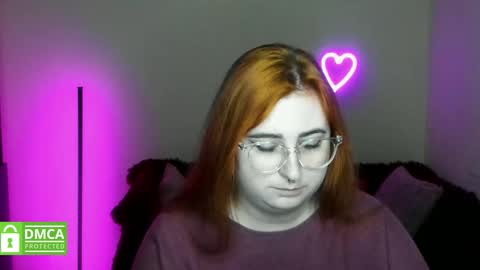 Snapshot of alicia_side_red chatting on 10/19/25, 11:22 Alicia online show from 10/19/25, 11:22