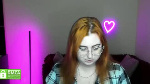 Snapshot of alicia_side_red chatting on 10/20/25, 05:35 Alicia online show from 10/20/25, 05:35