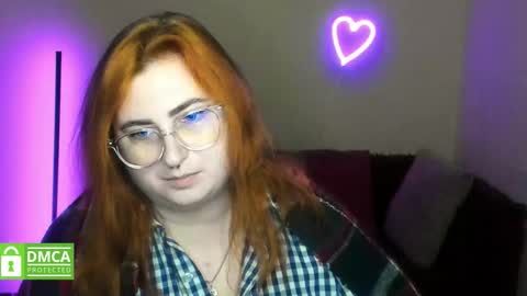 Snapshot of alicia_side_red chatting on 11/21/25, 07:29 Alicia online show from 11/21/25, 07:29