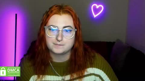 Snapshot of alicia_side_red chatting on 11/27/25, 01:02 Alicia online show from 11/27/25, 01:02