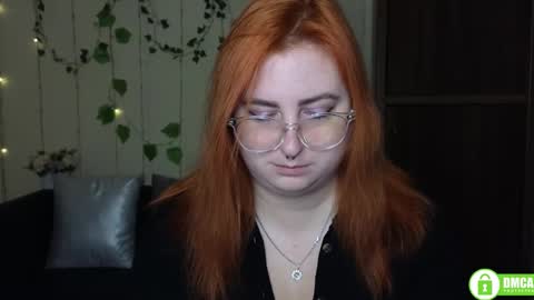 Snapshot of alicia_side_red chatting on 11/30/25, 06:39 Alicia online show from 11/30/25, 06:39