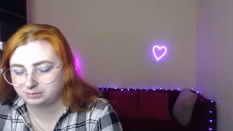 Snapshot of alicia_side_red chatting on 12/15/25, 06:28 Alicia online show from 12/15/25, 06:28