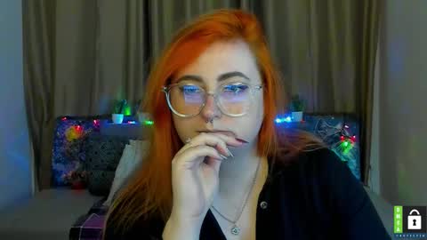 Snapshot of alicia_side_red chatting on 12/18/25, 12:22 Alicia online show from 12/18/25, 12:22