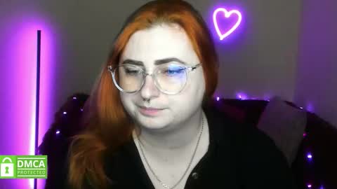 Snapshot of alicia_side_red chatting on 12/22/25, 06:21 Alicia online show from 12/22/25, 06:21