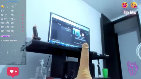 Snapshot of alicia_whittee chatting on 10/02/25, 10:22 alicia_whittee online show from 10/02/25, 10:22
