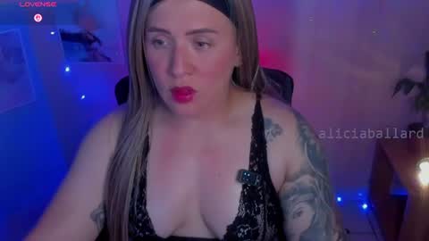 Snapshot of aliciaballard chatting on 07/01/26, 08:41 Jennyfer online show from 07/01/26, 08:41