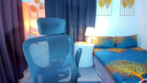 Snapshot of aliciacum chatting on 10/01/25, 04:57 aliciacum online show from 10/01/25, 04:57