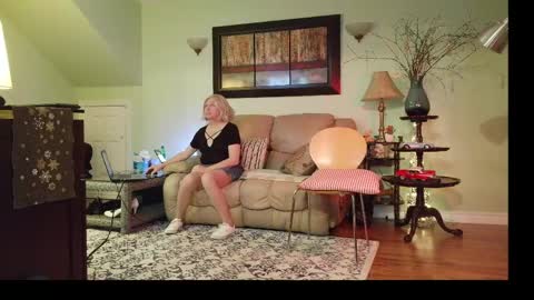 Alicia deHart  Help me reach 1000 Followers. Its FREE online show from 04/09/26, 12:10