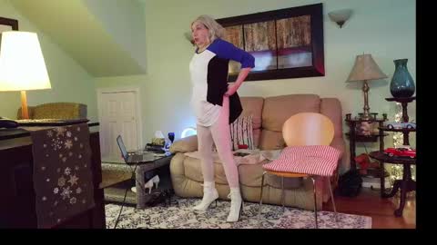 Alicia deHart  Help me reach 1000 Followers. Its FREE online show from 04/12/26, 08:25