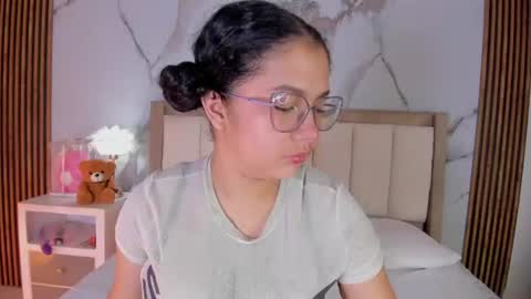 Snapshot of alicialevy chatting on 06/19/26, 11:25 LUNA online show from 06/19/26, 11:25
