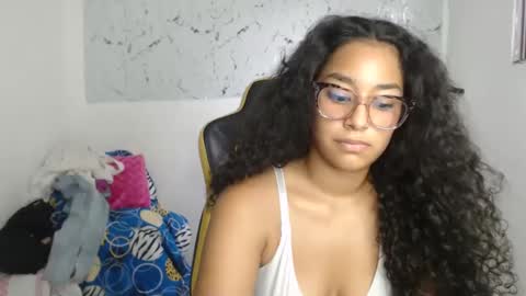Snapshot of alicie_ebony1 chatting on 09/18/25, 10:34 luisa online show from 09/18/25, 10:34