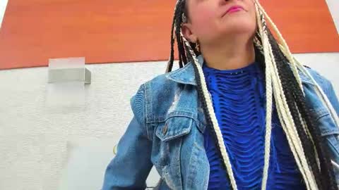 im tutti online show from 10/20/25, 02:45