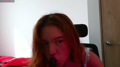 aliciia_23 online show from 04/11/26, 08:57