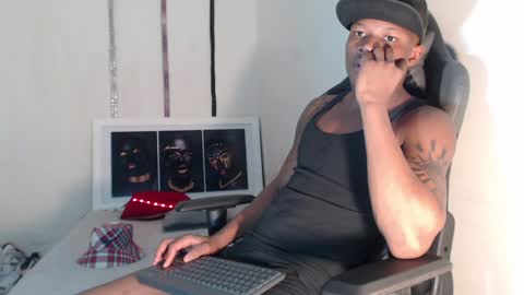 Snapshot of alid_17 chatting on 12/14/24, 12:01 Alid 17 online show from 12/14/24, 12:01