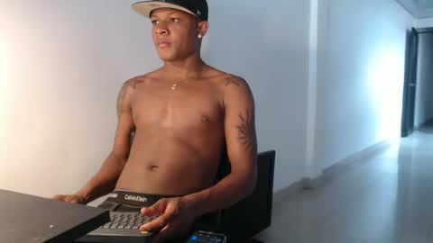 Snapshot of alid_17 chatting on 03/11/25, 08:20 Alid 17 online show from 03/11/25, 08:20