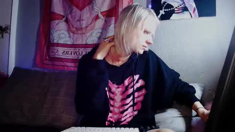 Alien Bella online show from 02/09/26, 04:11